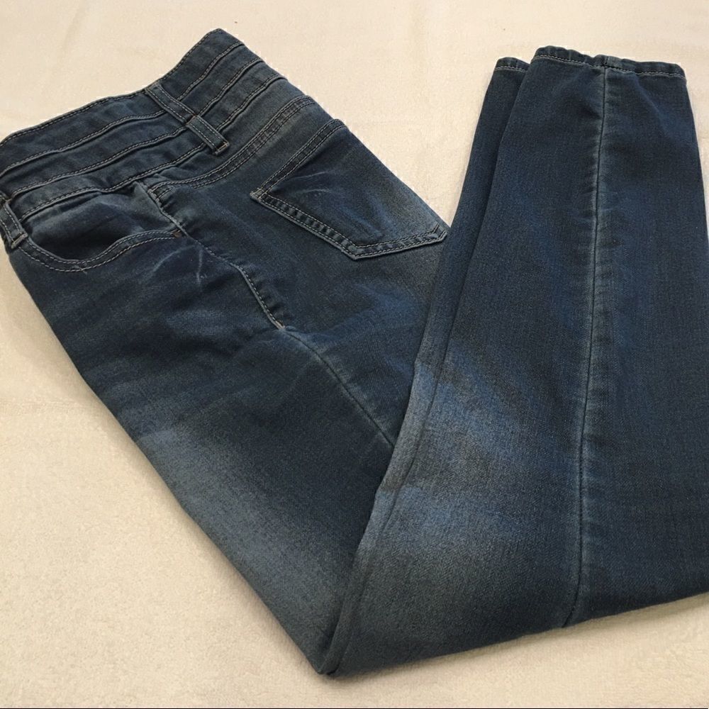 Size 11 Vanilla Star high rise skinny 3 button distressed